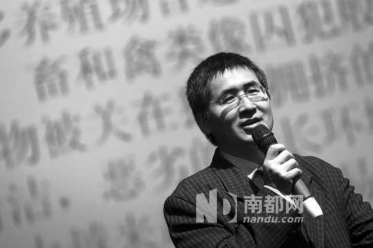 郑风田教授演讲《中国食品安全挑战与解决之道》。 南都记者 徐文阁 摄 郑风田教授演讲《中国食品安全挑战与解决之道》。 南都记者 徐文阁 摄